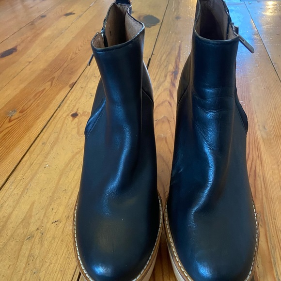 Antonio Melani Black Leather Platform Clog Boots - Size 7M - Picture 9 of 10